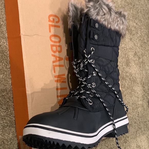 New in box Cute Snow/rain boots - Picture 1 of 7